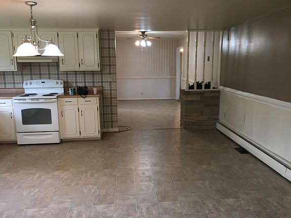 Kitchen & Dining Area
