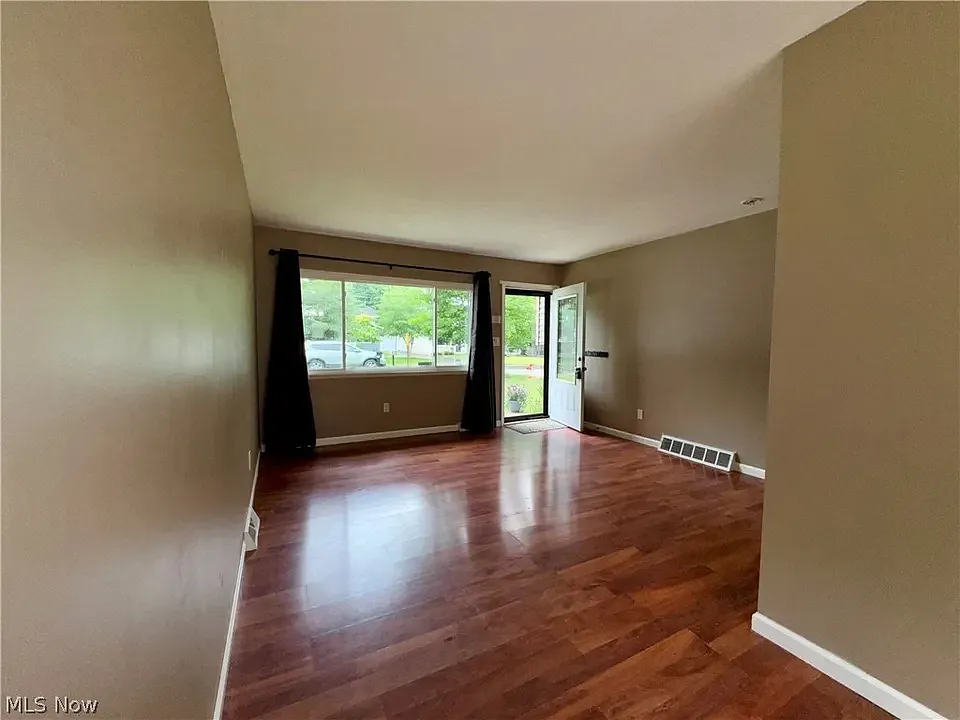 3 bed, 1.5 bath, 1788 sqft, $2,395 — Photo 4