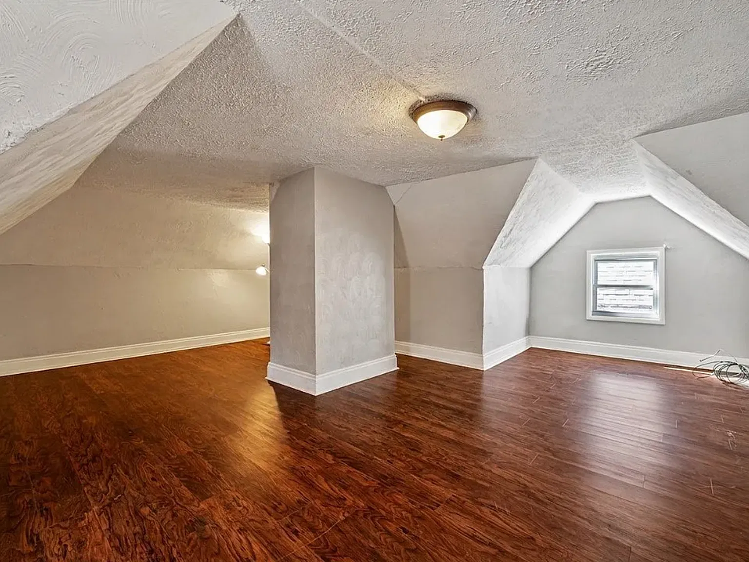 3 bed, 1700 sqft, $950 — Photo 2