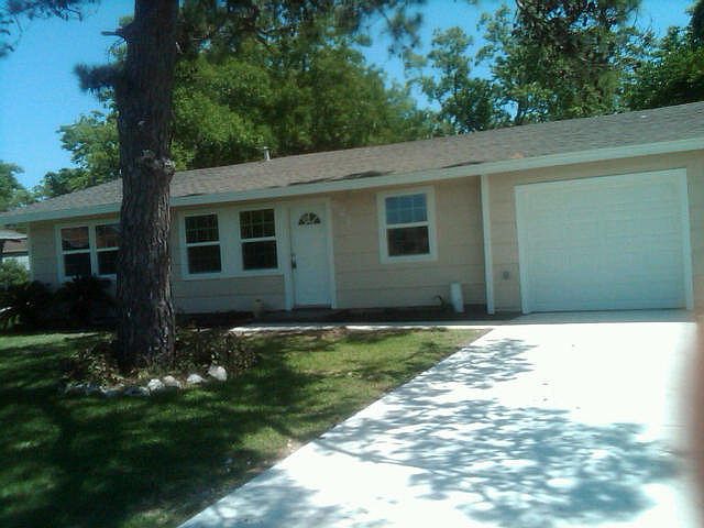 1st image of 621 Wisteria St