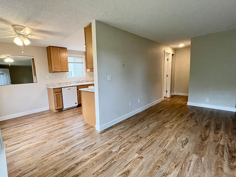 131 Lippert Dr W #103 — Photo 3
