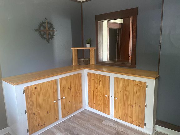 4th image of 494 Lafayette Rd