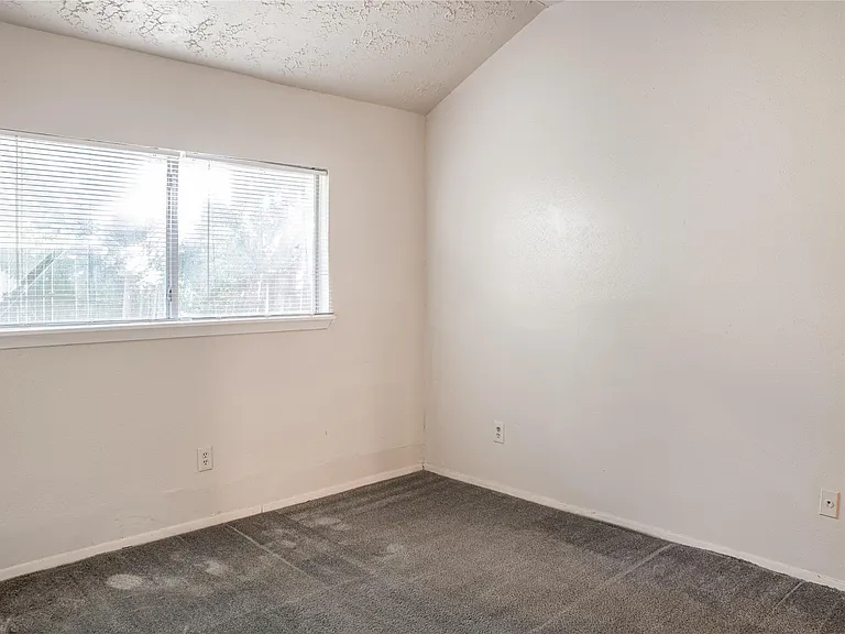 10025 Rosbrook Dr — Photo 13