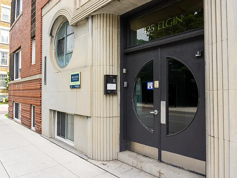 425 Elgin St — Photo 15