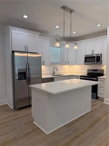 3 bed, 3.0 bath, 1216 sqft, $2,100 — Photo 4