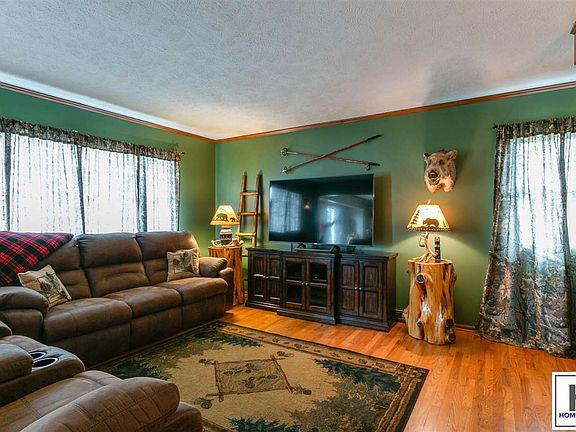 5th image of 586 1800 Ave