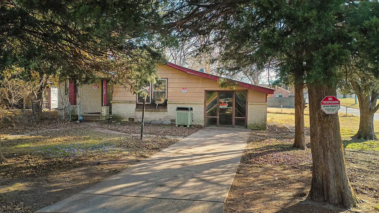 3 bed, 2163 sqft, $699 — Photo 1