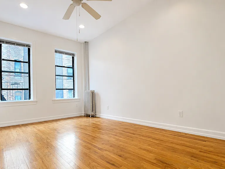 4305 Broadway #32 — Photo 4