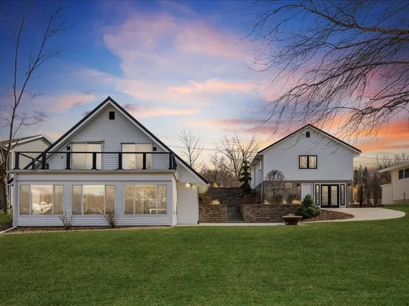 302 & 304 Eastside Ln, Montezuma, IA 50171