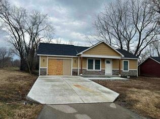 1134 SE 33rd St, Topeka, KS 66605