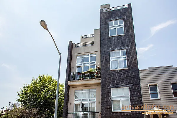 Sold by aptsandlofts.com | media 27