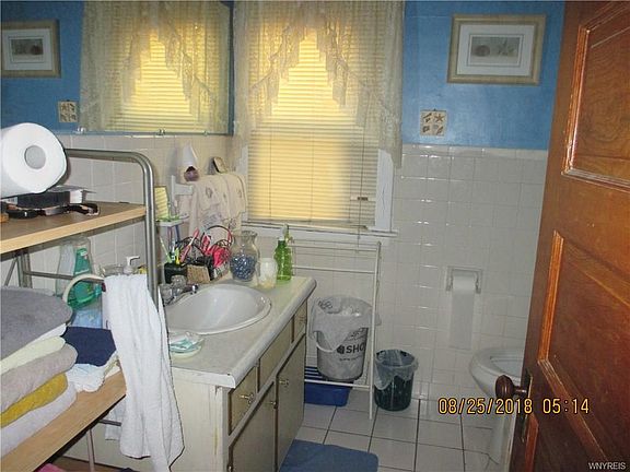 4th image of 1884 Pierce Ave