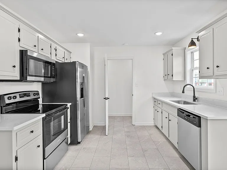 270 Harold Dr — Photo 16