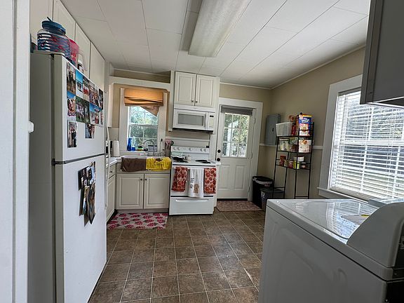 3rd image of 509 Montgomery Rd