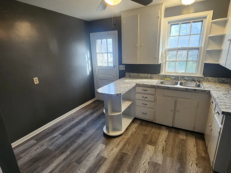 1725 E High St #1725 — Photo 2