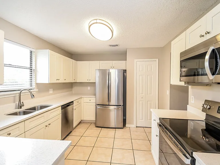 4331 Walnut Bnd — Photo 7