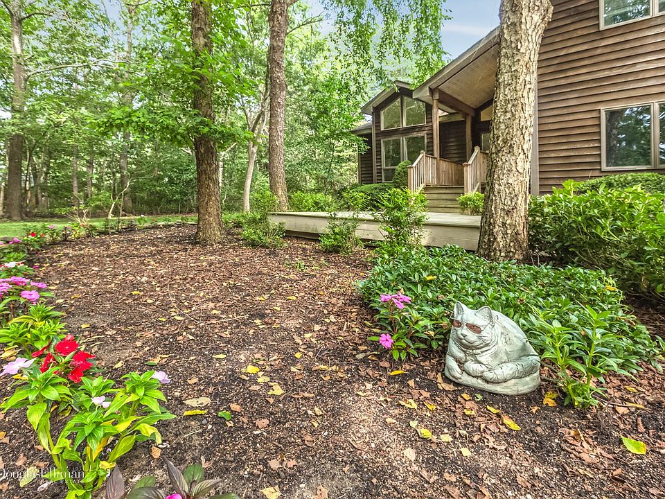 1st image of 21 Lakeview Ct