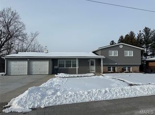 35 Holiday Dr, Hannibal, MO 63401