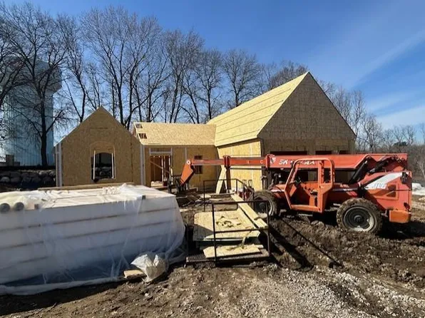 2683 Lakeview Ct, Saint Paul, MN 55110