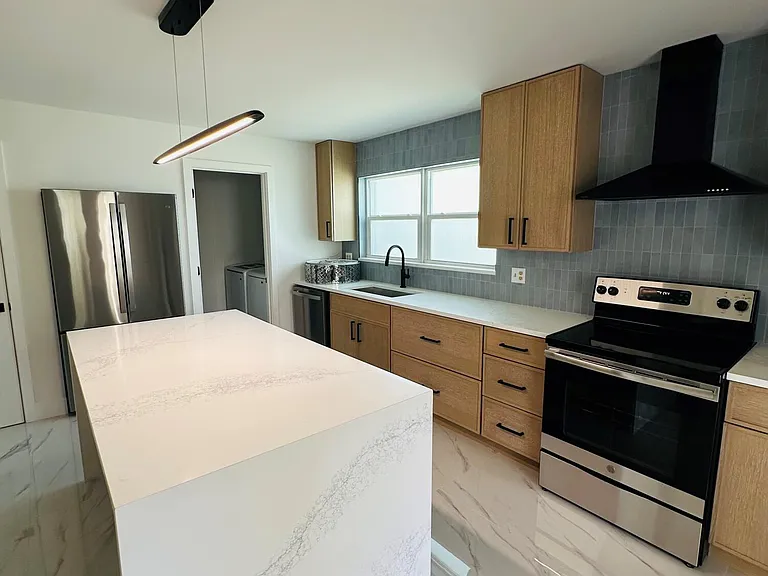 214 SW 4th St — Photo 8