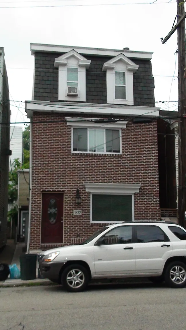 1822 Mary St photo 1