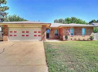 733 Saint Charles St, Moore, OK 73160