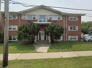 7655 43rd St APT 3A, Lyons, IL 60534