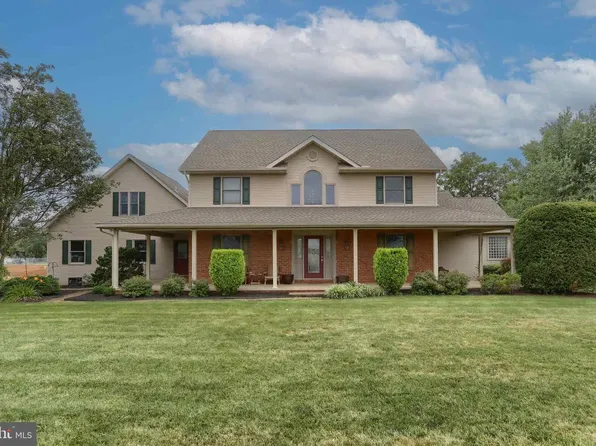 23 S Zinns Mill Rd, Quentin, PA 17083