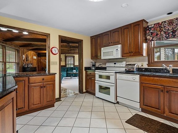 5th image of 18 Bernard Rd