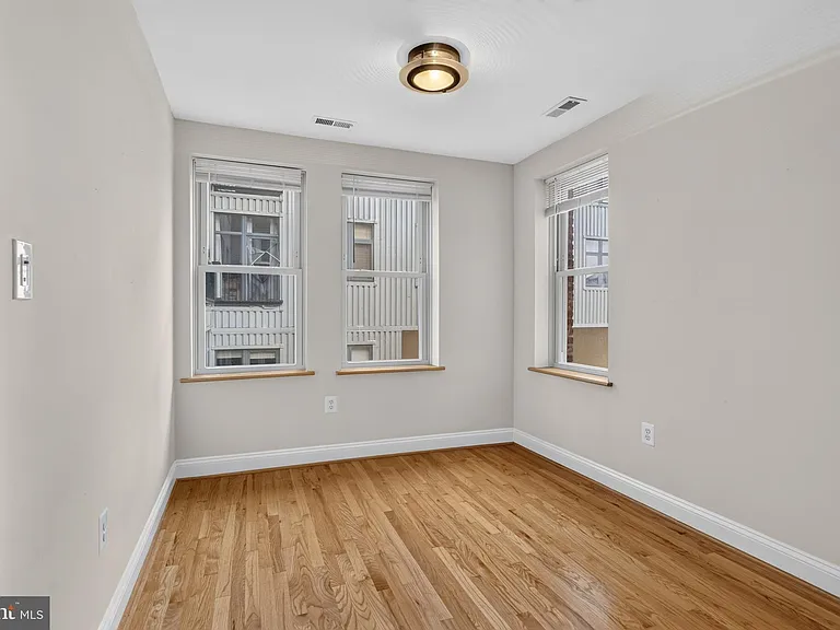 1427 Chapin St NW #204 — Photo 8