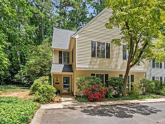 2nd image of 4101 N Gloucester Pl