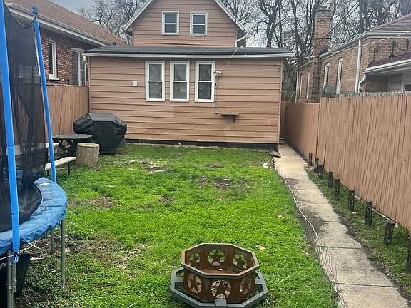 4th image of 3344 W Marquette Rd