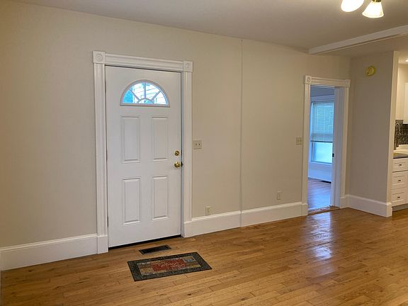 Living room (Front Door)
