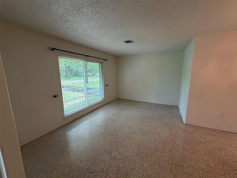 3011 Longwood Ln — Photo 3