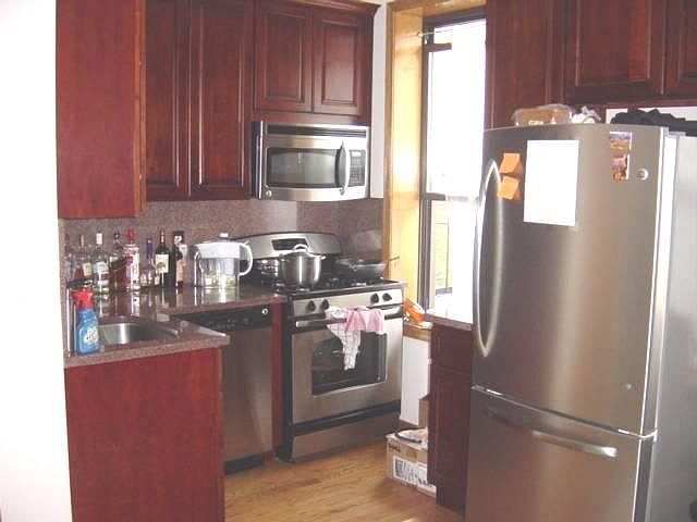 2nd image of 1027 Willow Ave #3