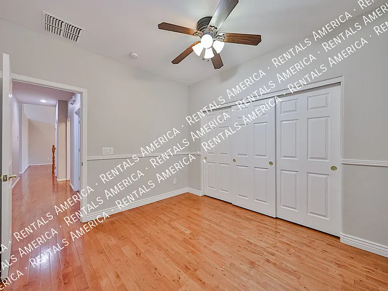 9710 S 45th Ave — Photo 18