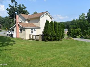 919 Hudson St, Hawley, PA 18428