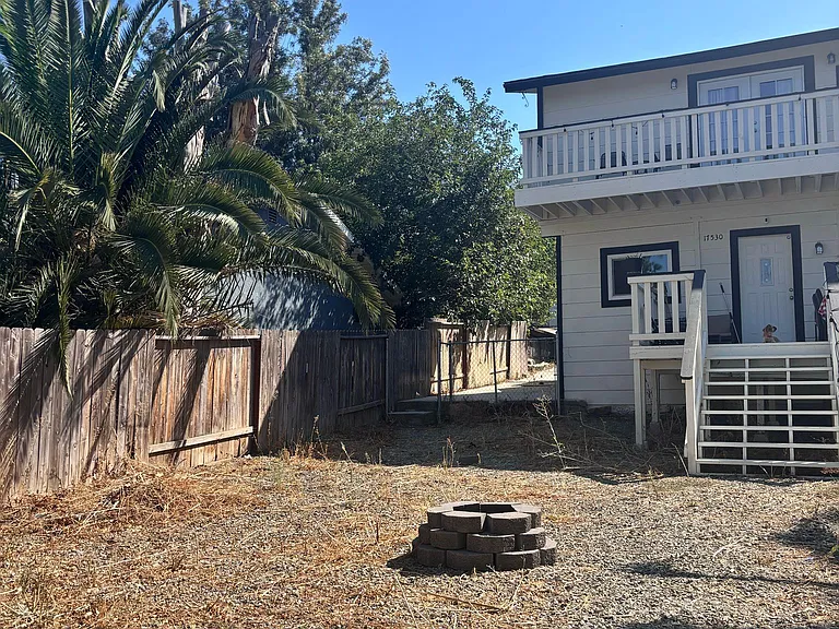 17530 Hayes Ave — Photo 8