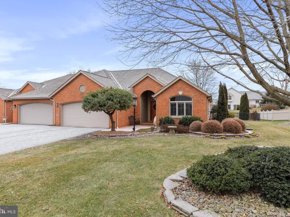 3190 Saint Andrews Dr, Chambersburg, PA 17202