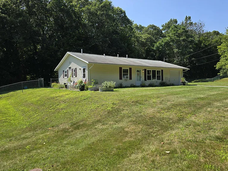 240 Signal Rock Dr — Photo 3