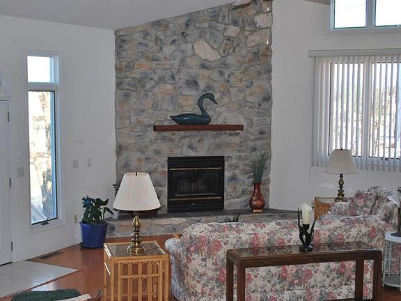 3rd image of 50 Oyster Bay Dr