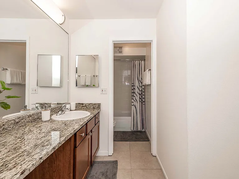 Barrington Lakes Apartments — Photo 16
