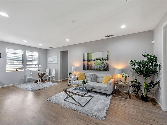 3rd image of 686 Elderberry Dr