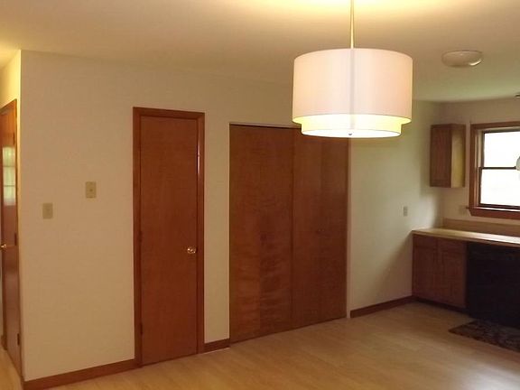 Kitchen/WD hookups in closet