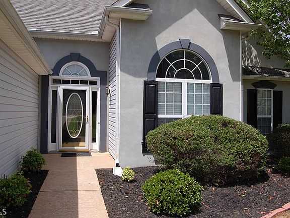 3rd image of 613 Waterford Ln