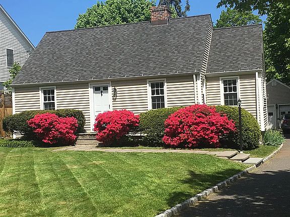 2nd image of 25 Maple Ave S