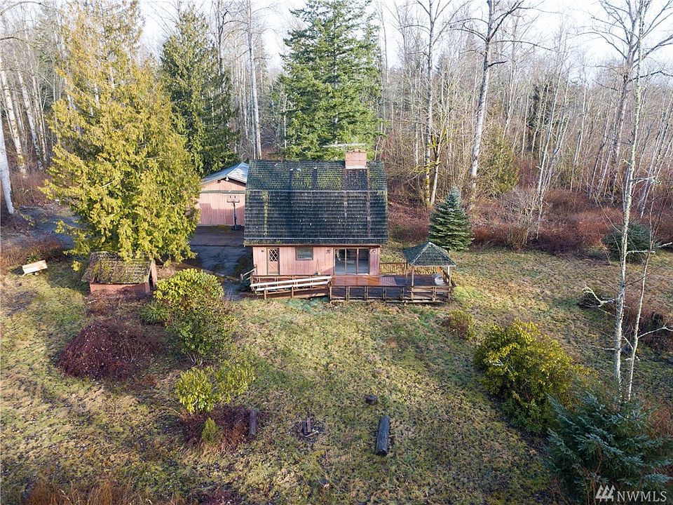 Welcome to this private 4.72 acre property. 