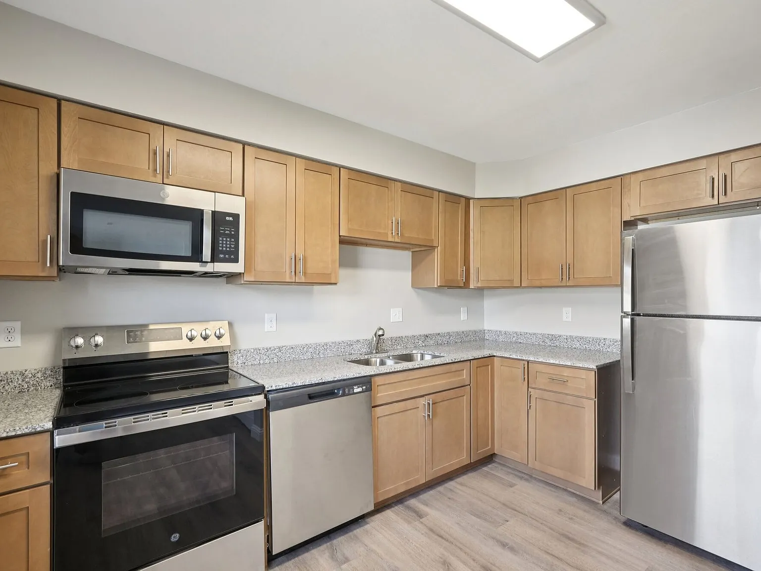Charleston Square Apartments — Photo 2