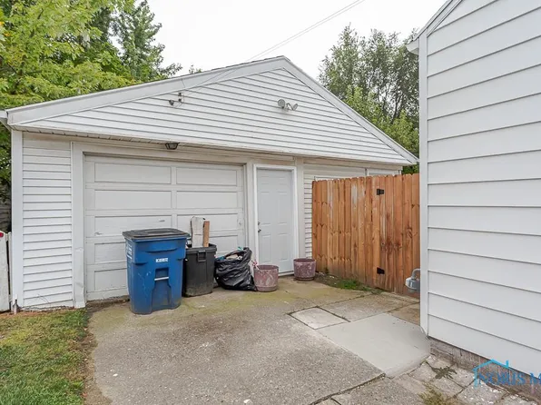 2515 Lambert Dr, Toledo, OH 43613