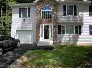 7101 Robinwood Dr, Tobyhanna, PA
